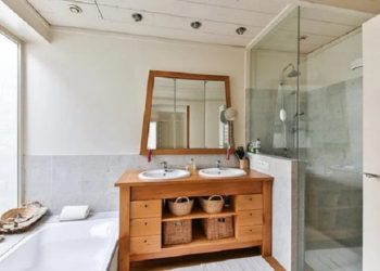 Helpful Tips to Refurbish Your Small Bathroom