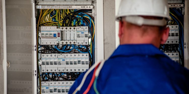 How to Hire the Best Electrician in Four Easy Steps