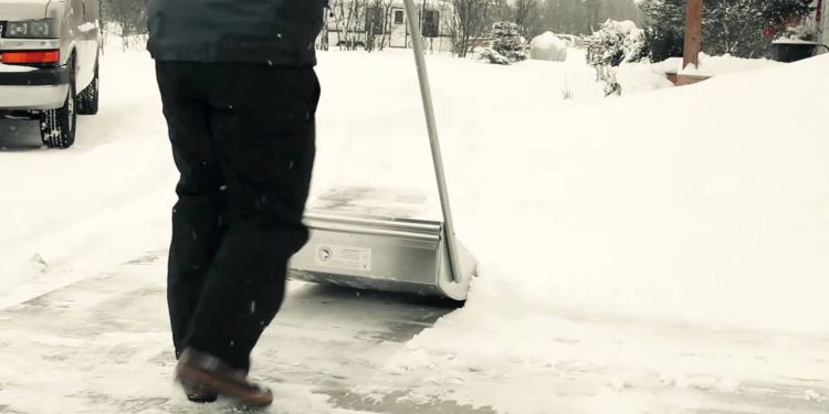 Obligation to clear and litter snow for tenants and homeowners