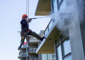 5 Critical Reasons To Have Your Commercial Building Pressure Washed