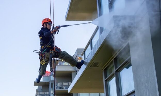 5 Critical Reasons To Have Your Commercial Building Pressure Washed